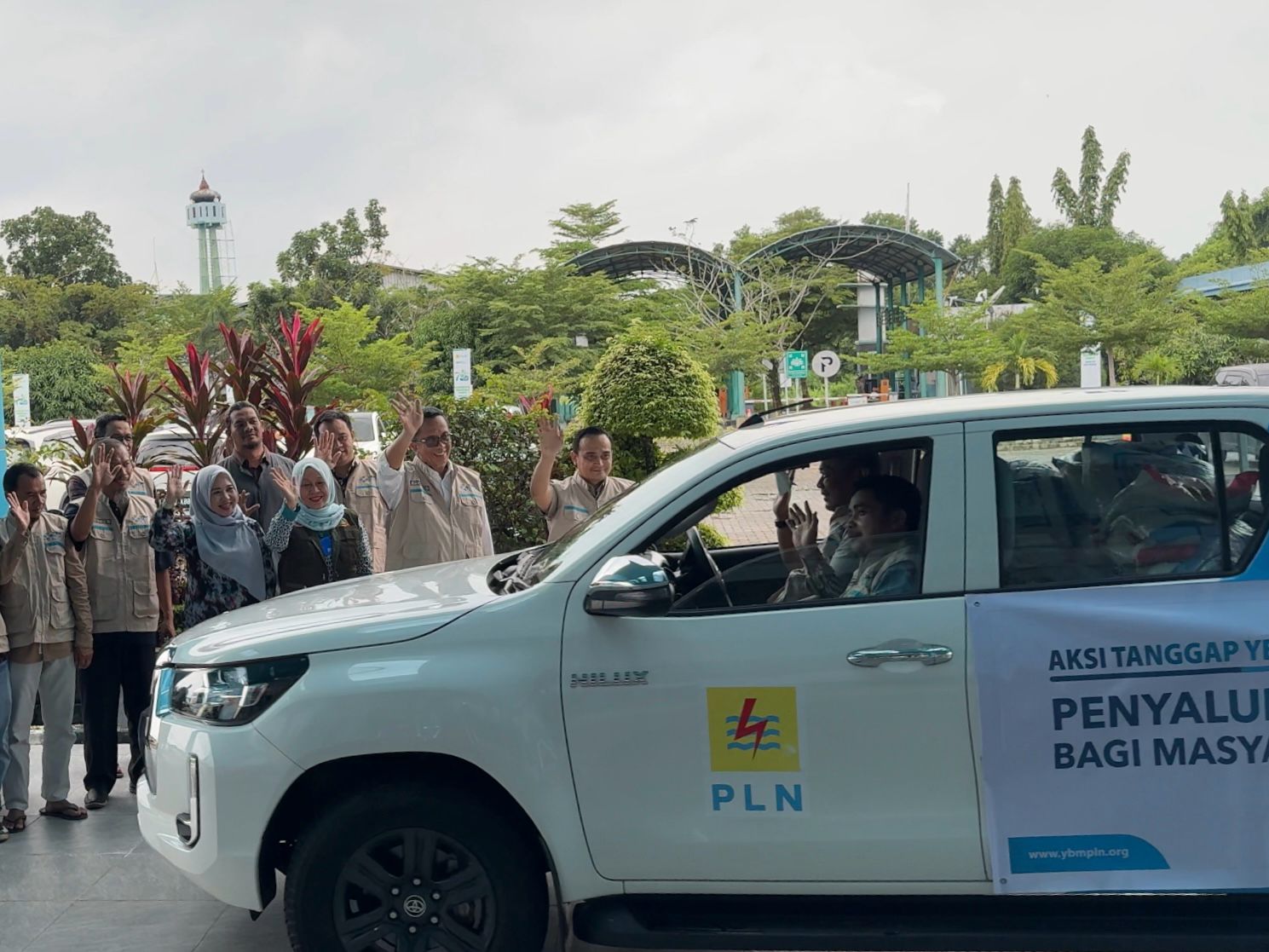 Ybm Pln Salurkan Paket Bantuan Melalui Bpbd Untuk Warga